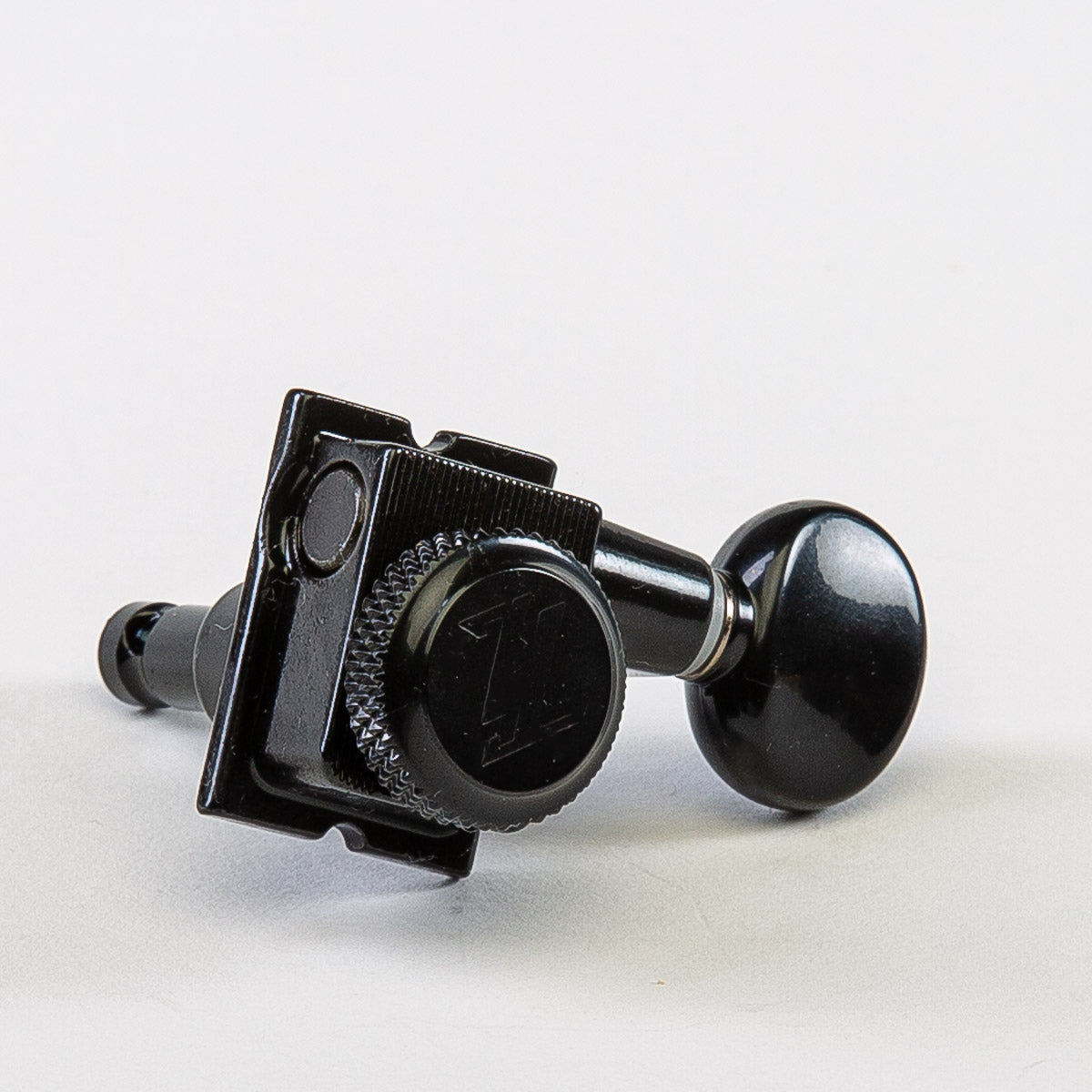 Allparts Top Lock 6 in-line staggered post locking keys w/ oval button single front view black